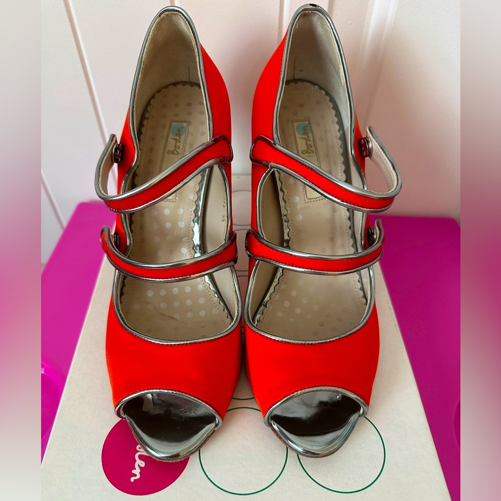 Boden orange-red satin w silver patent leather trim pumps